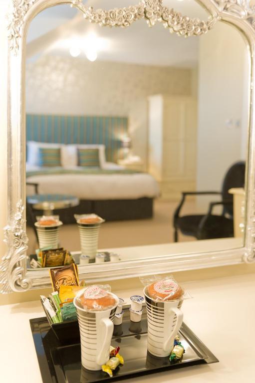 The Grafton Hotel Harrogate Phòng bức ảnh A room at the hotel