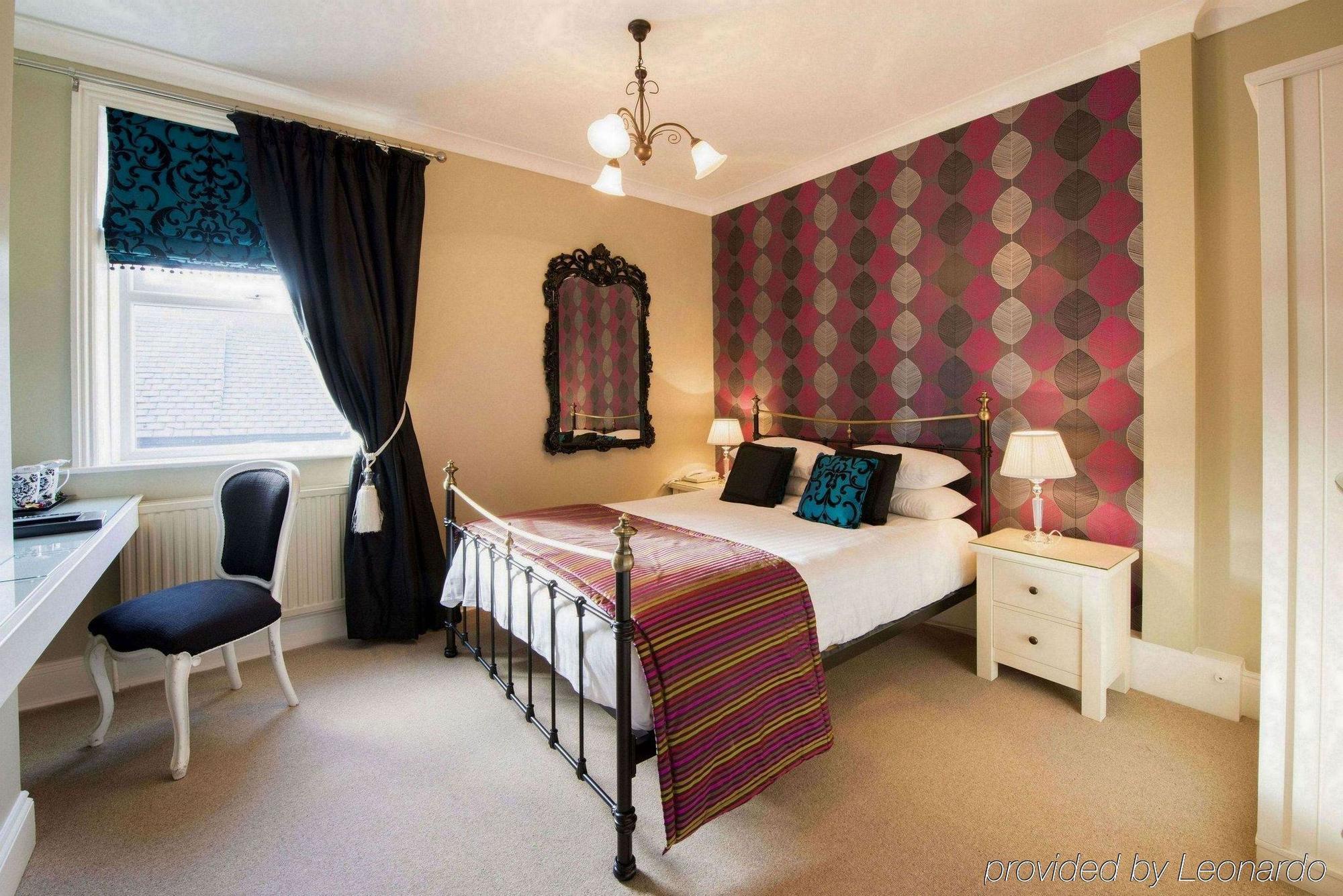 The Grafton Hotel Harrogate Ngoại thất bức ảnh A bedroom at the hotel