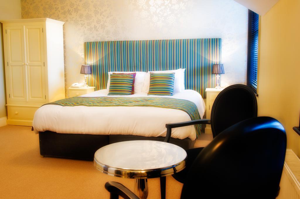 The Grafton Hotel Harrogate Ngoại thất bức ảnh A bedroom at the hotel